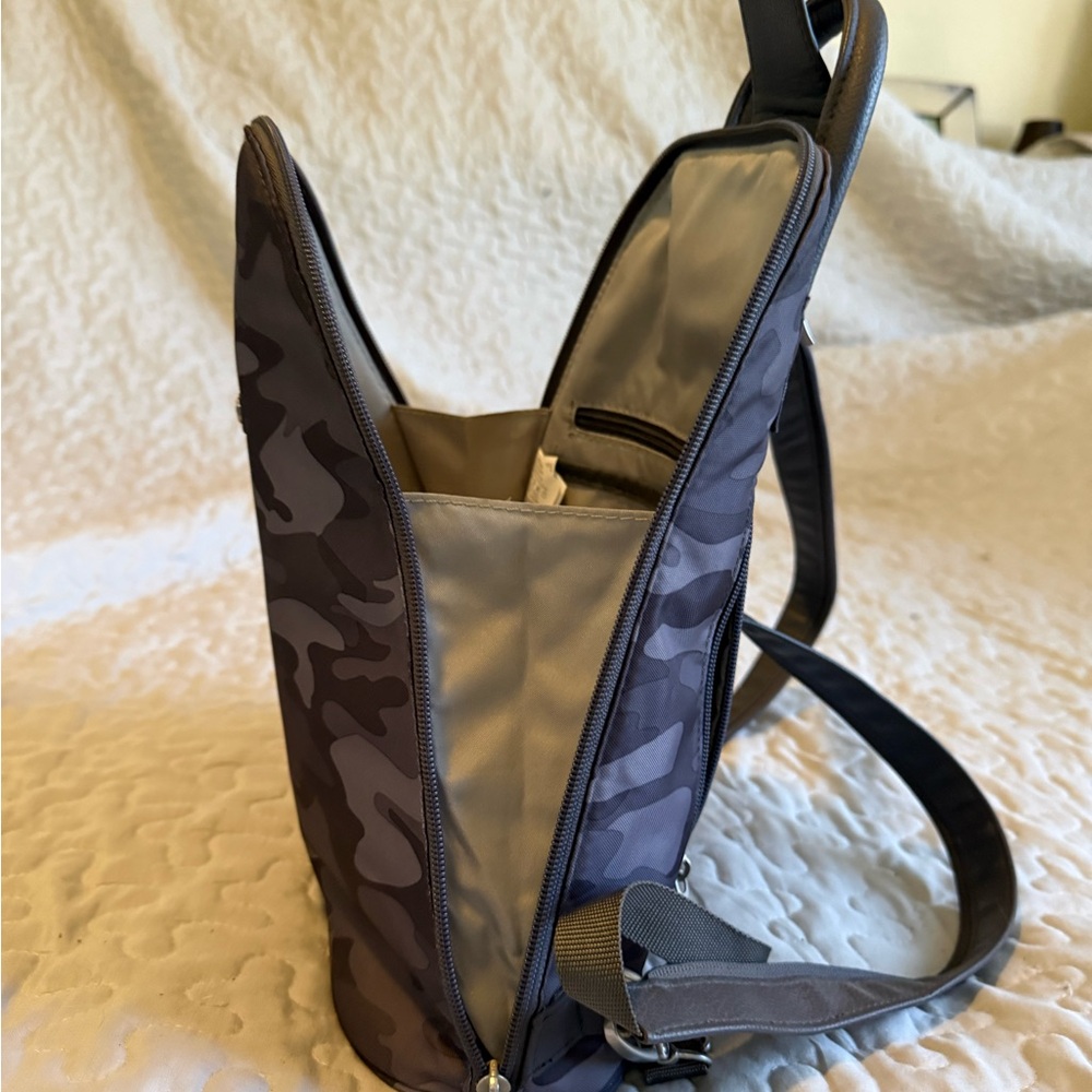 Bargain womens Camouflage Backpack - Picture 2 of 5